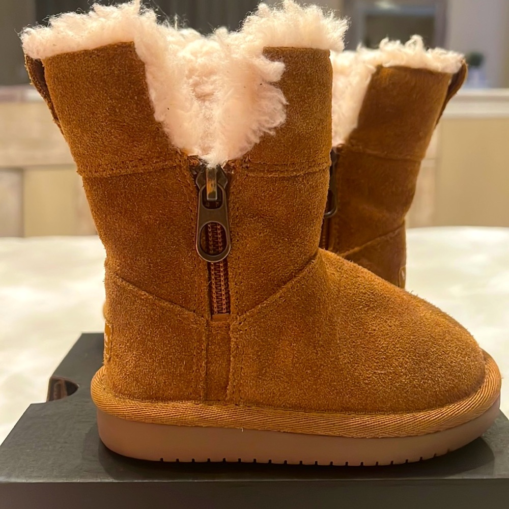 EUC! Koolaburra by UGG Unisex-Child Aribel Short Boot in Chestnut